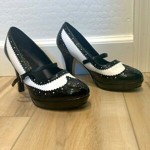 High heel May Jane saddle shoe